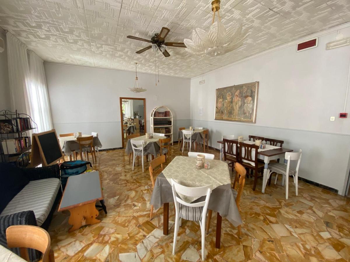 Villa Mirna Rimini Bagian luar foto
